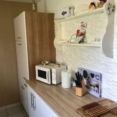Christinas Strandhus Mit Balkon Und Strandkorb Und Parkplatz דירה