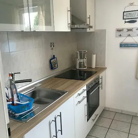 Christinas Strandhus Mit Balkon Und Strandkorb Und Parkplatz דירה